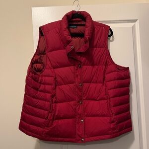 Women's Lands End Red Puffer Vest